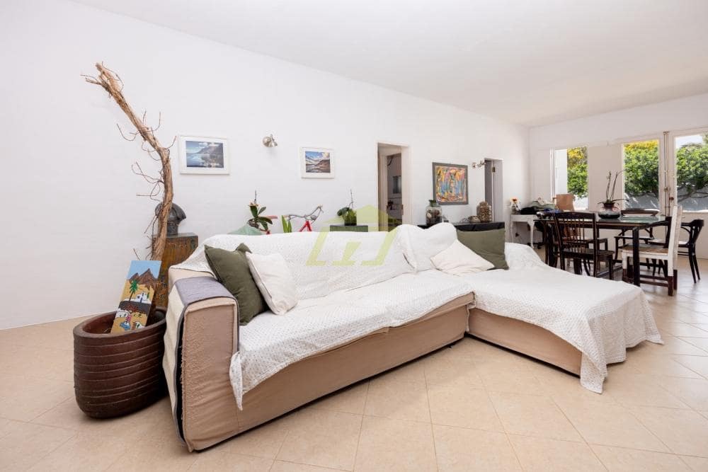 5 bedroom Bungalow for sale in Costa Teguise with pool - € 847,000 (Ref: 9714443)