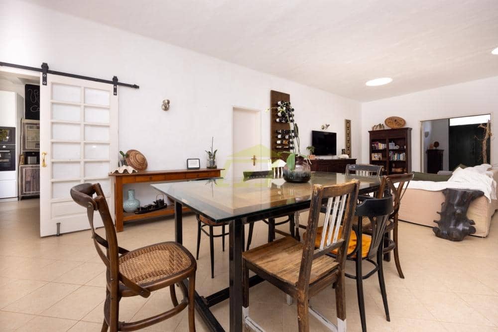 5 bedroom Bungalow for sale in Costa Teguise with pool - € 847,000 (Ref: 9714443)