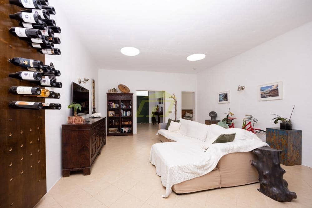 5 bedroom Bungalow for sale in Costa Teguise with pool - € 847,000 (Ref: 9714443)