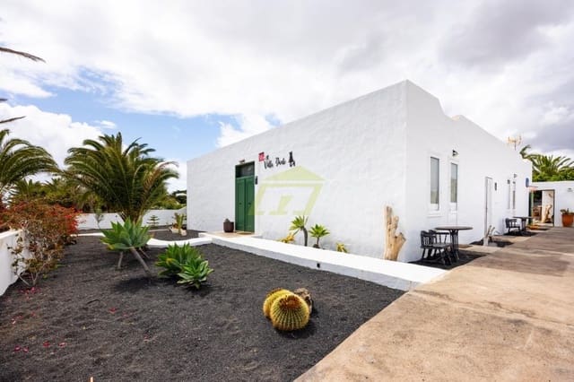5 quarto Bungalow para venda em Costa Teguise, Teguise com piscina - 847 000 € (Ref: 9714443)