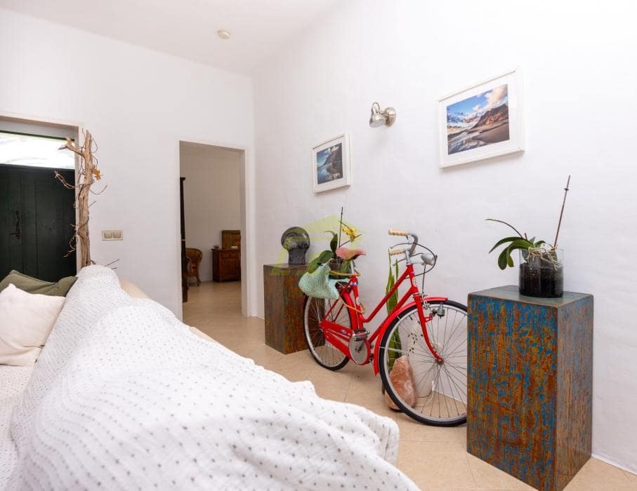 5 bedroom Bungalow for sale in Costa Teguise with pool - € 847,000 (Ref: 9714443)