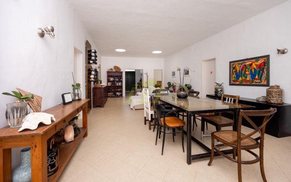 5 bedroom Bungalow for sale in Costa Teguise with pool - € 847,000 (Ref: 9714443)