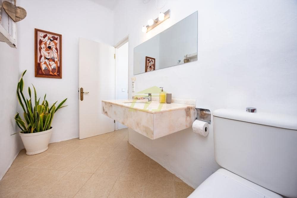 5 bedroom Bungalow for sale in Costa Teguise with pool - € 847,000 (Ref: 9714443)