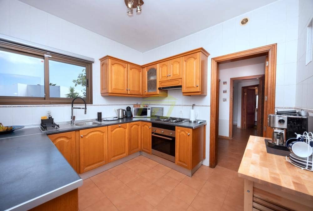 3 bedroom Villa for sale in Playa Blanca with pool garage - € 544,000 (Ref: 9714444)