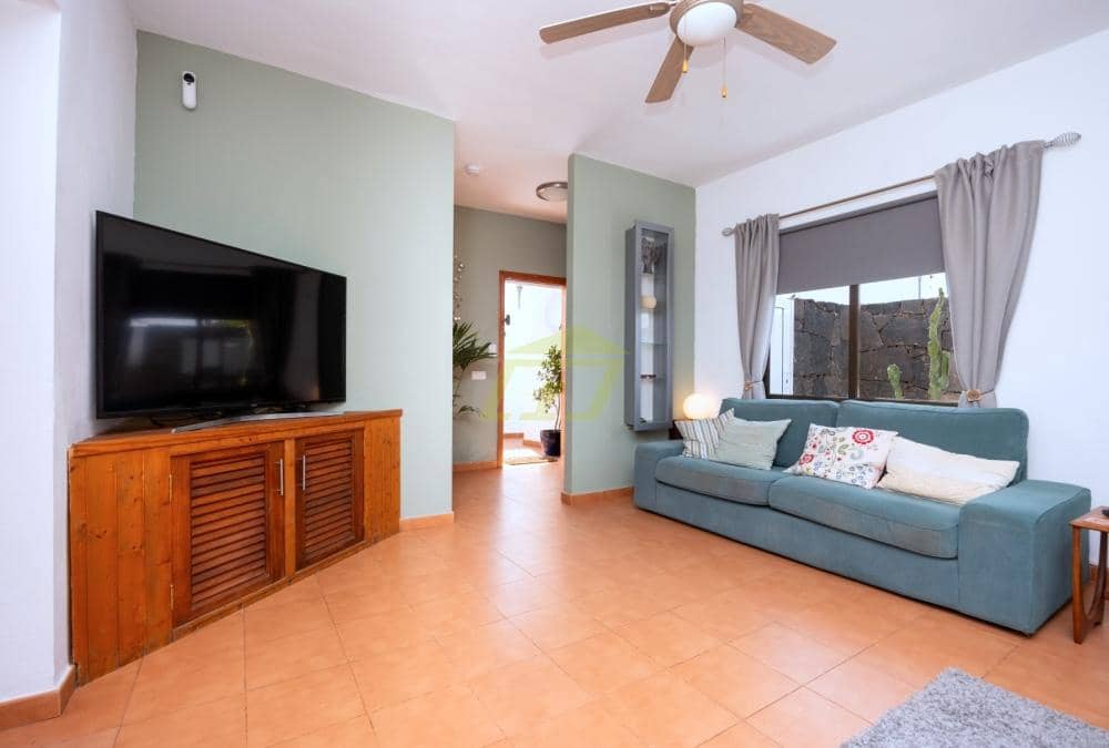 3 bedroom Villa for sale in Playa Blanca with pool garage - € 544,000 (Ref: 9714444)