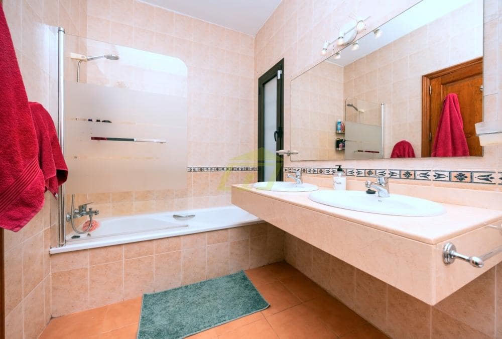 3 bedroom Villa for sale in Playa Blanca with pool garage - € 544,000 (Ref: 9714444)