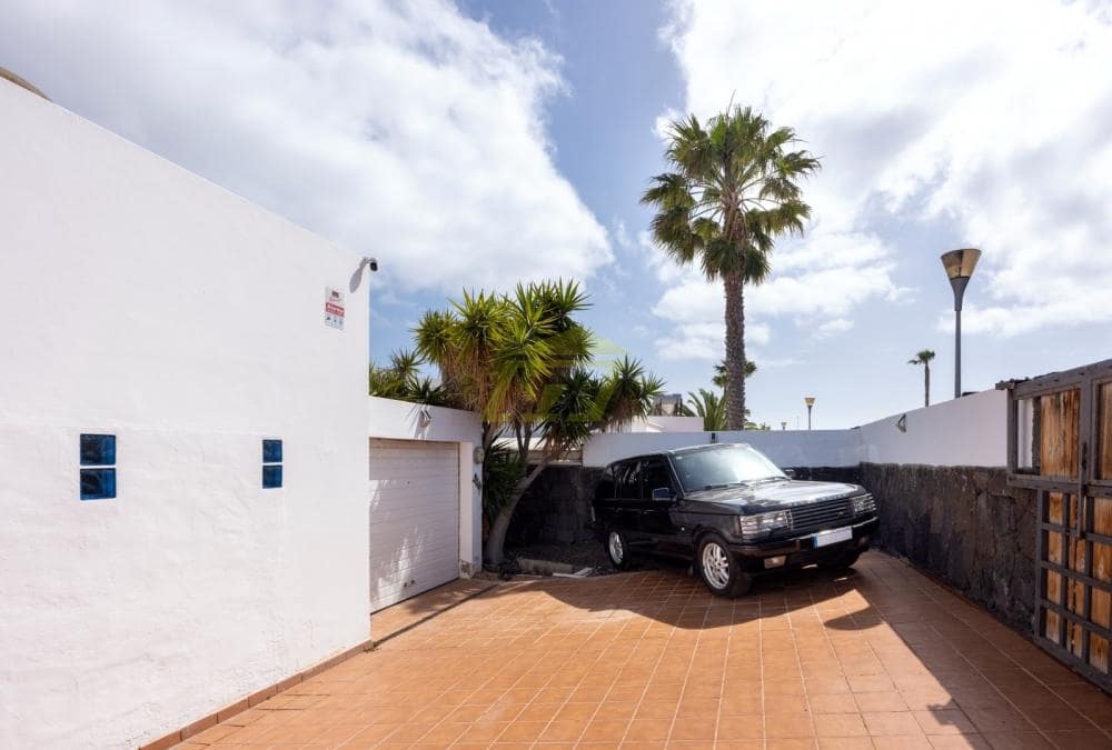3 bedroom Villa for sale in Playa Blanca with pool garage - € 544,000 (Ref: 9714444)