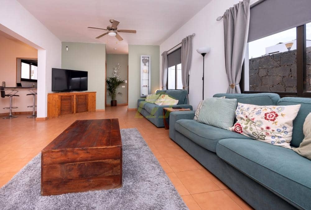 3 bedroom Villa for sale in Playa Blanca with pool garage - € 544,000 (Ref: 9714444)