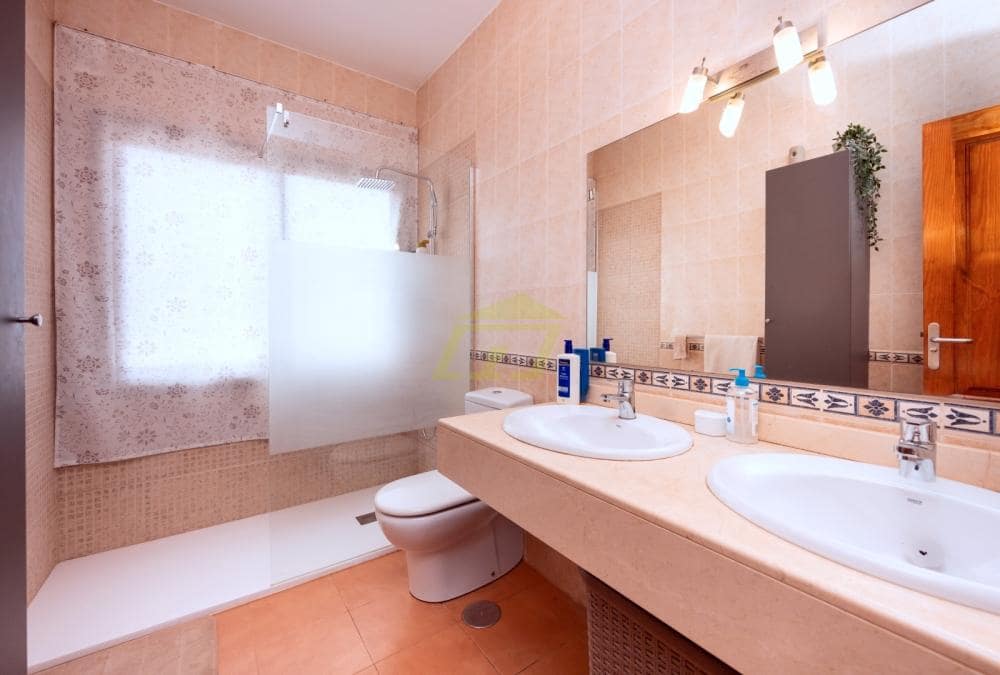 3 bedroom Villa for sale in Playa Blanca with pool garage - € 544,000 (Ref: 9714444)