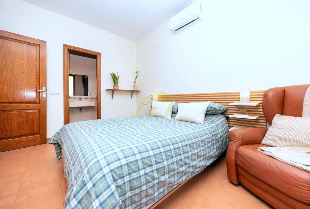 3 bedroom Villa for sale in Playa Blanca with pool garage - € 544,000 (Ref: 9714444)