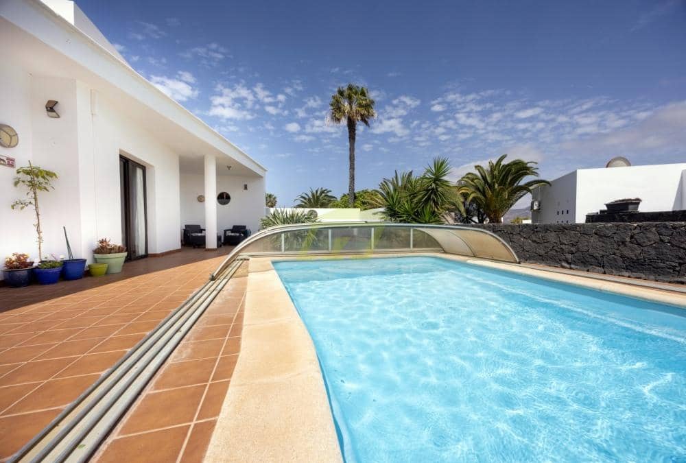 3 bedroom Villa for sale in Playa Blanca with pool garage - € 544,000 (Ref: 9714444)