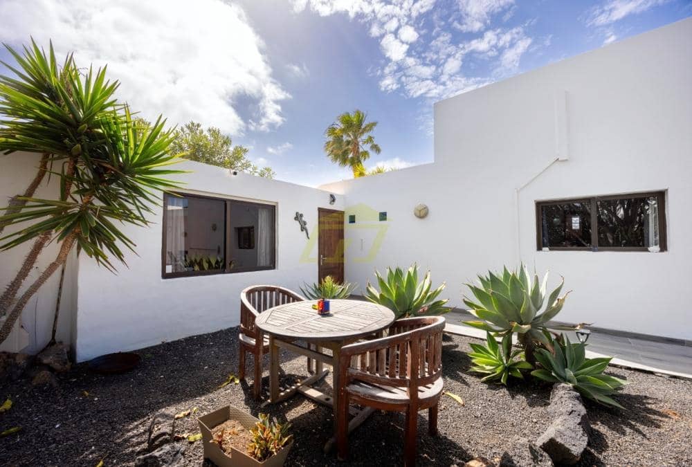 3 bedroom Villa for sale in Playa Blanca with pool garage - € 544,000 (Ref: 9714444)