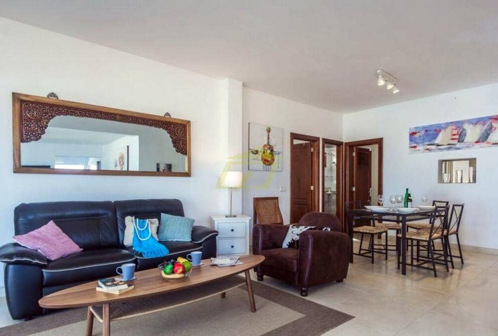 5 bedroom Villa for sale in Playa Blanca with pool - € 490,000 (Ref: 9719409)