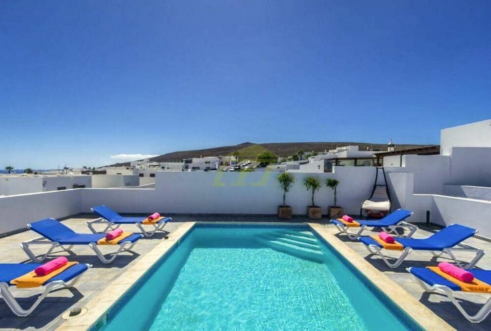 5 bedroom Villa for sale in Playa Blanca with pool - € 490,000 (Ref: 9719409)