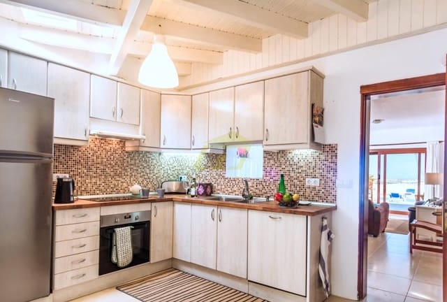 Chalet de 5 habitaciones en Playa Blanca, Yaiza en venta con piscina - 490.000 € (Ref: 9719409)