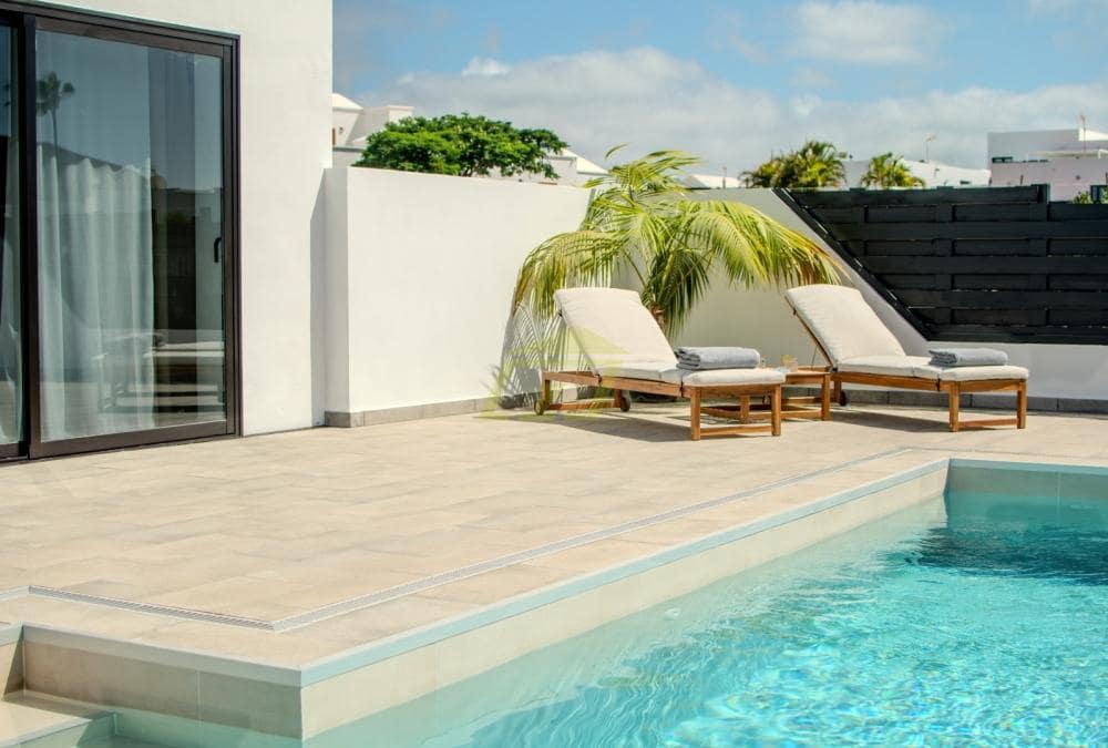 3 bedroom Villa for sale in Yaiza with pool - € 1,400,000 (Ref: 9721037)