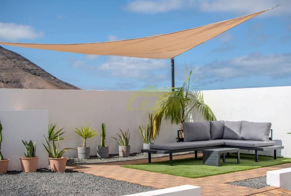 3 bedroom Villa for sale in Yaiza with pool - € 1,400,000 (Ref: 9721037)