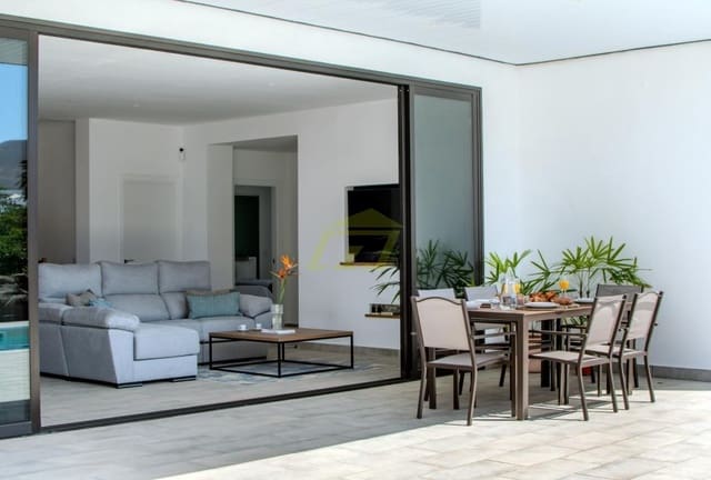 3 chambre Villa/Maison à vendre à Yaiza avec piscine - 1 400 000 € (Ref: 9721037)