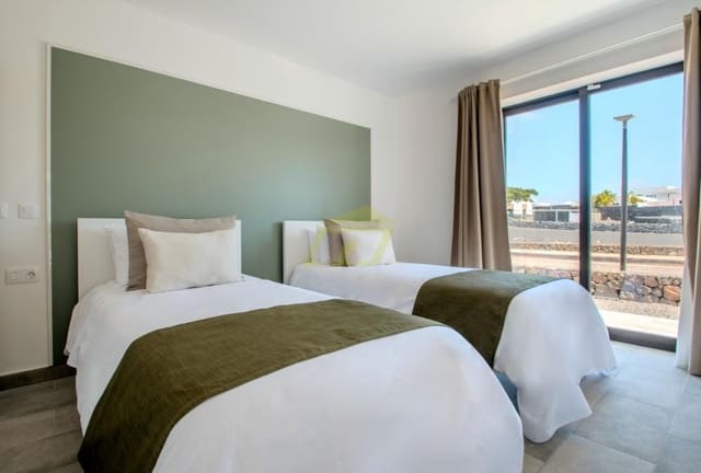 3 chambre Villa/Maison à vendre à Yaiza avec piscine - 1 400 000 € (Ref: 9721037)