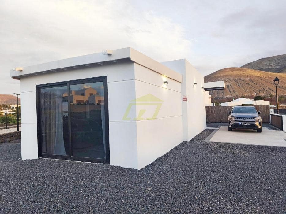 3 Zimmer Villa zu verkaufen in Yaiza mit Pool - 1.275.000 € (Ref: 9721037)