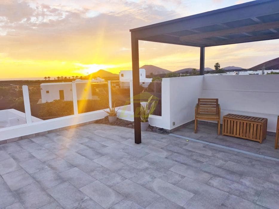 3 Zimmer Villa zu verkaufen in Yaiza mit Pool - 1.275.000 € (Ref: 9721037)