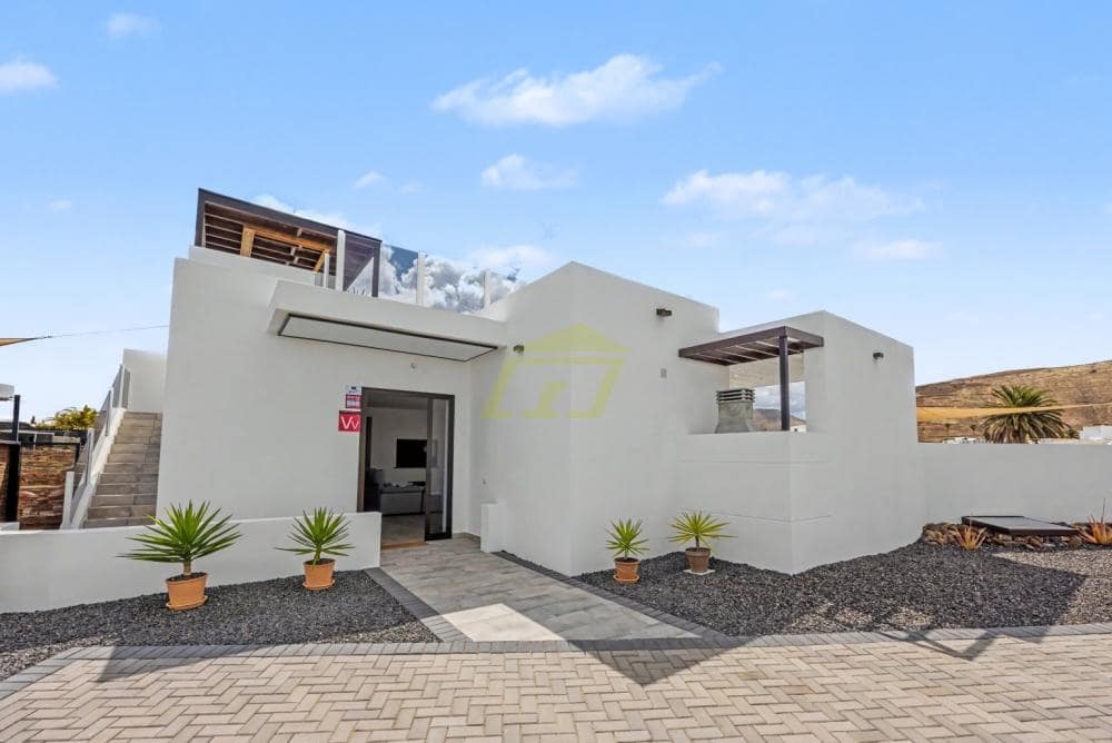 3 bedroom Villa for sale in Yaiza with pool - € 1,275,000 (Ref: 9721037)