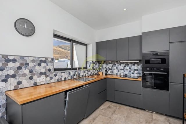 3 chambre Villa/Maison à vendre à Yaiza avec piscine - 1 275 000 € (Ref: 9721037)