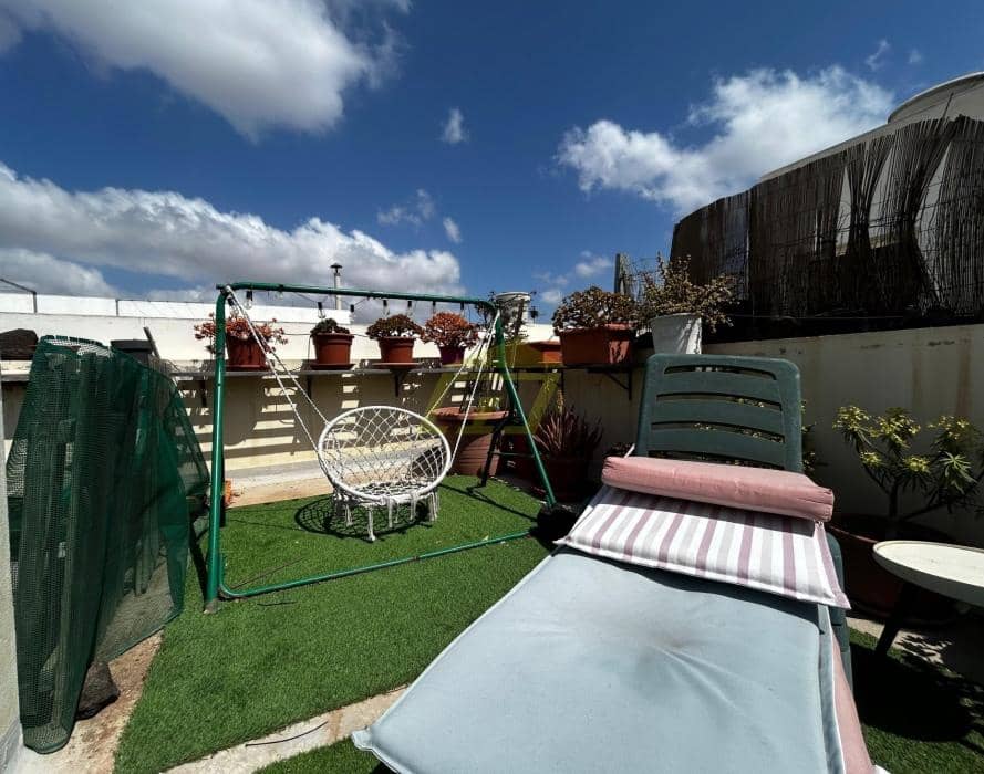 2 bedroom Apartment for sale in Arrecife - € 199,000 (Ref: 9737873)