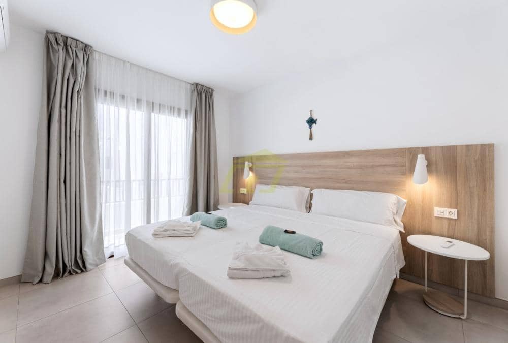 3 makuuhuone Huvila myytävänä paikassa Playa Blanca mukana uima-altaan - 520 000 € (Ref: 9737875)