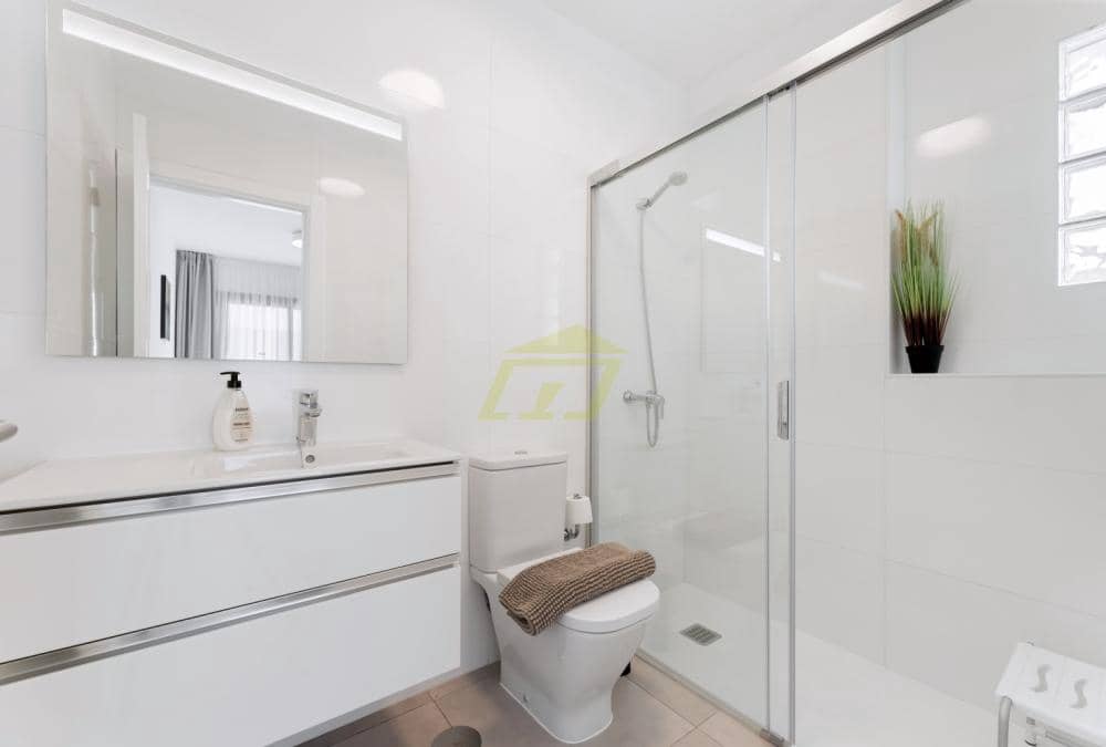 3 makuuhuone Huvila myytävänä paikassa Playa Blanca mukana uima-altaan - 520 000 € (Ref: 9737875)