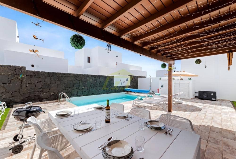 3 makuuhuone Huvila myytävänä paikassa Playa Blanca mukana uima-altaan - 520 000 € (Ref: 9737875)