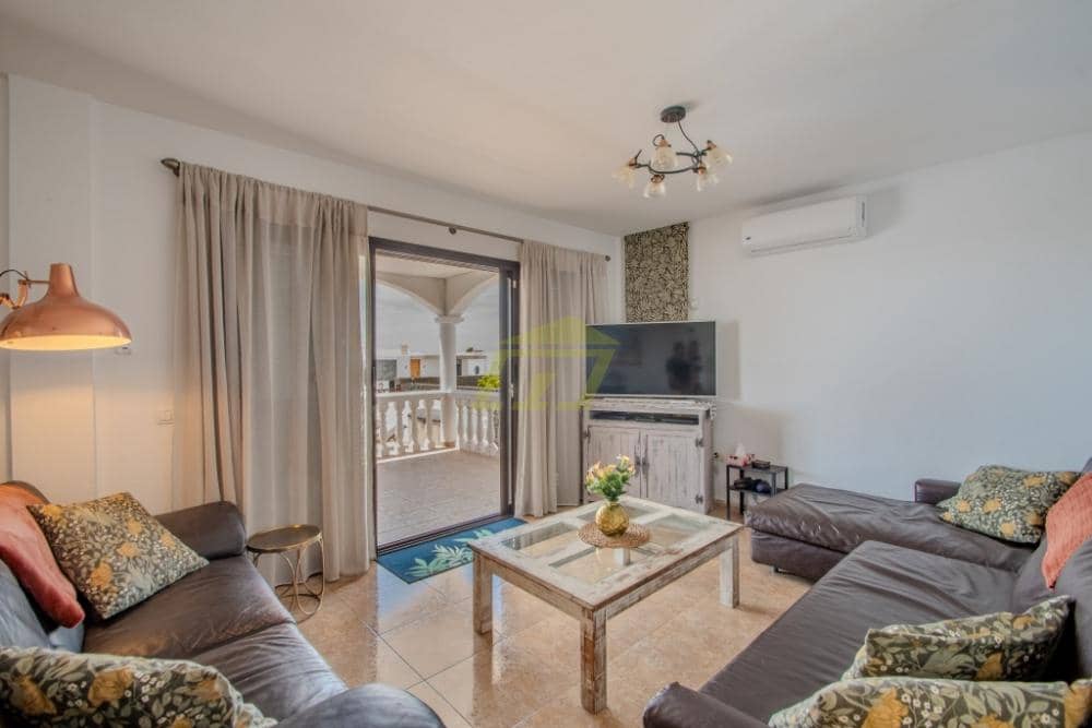 5 quarto Moradia para venda em Playa Blanca com piscina - 695 000 € (Ref: 9747549)