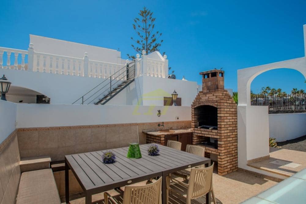 5 quarto Moradia para venda em Playa Blanca com piscina - 695 000 € (Ref: 9747549)