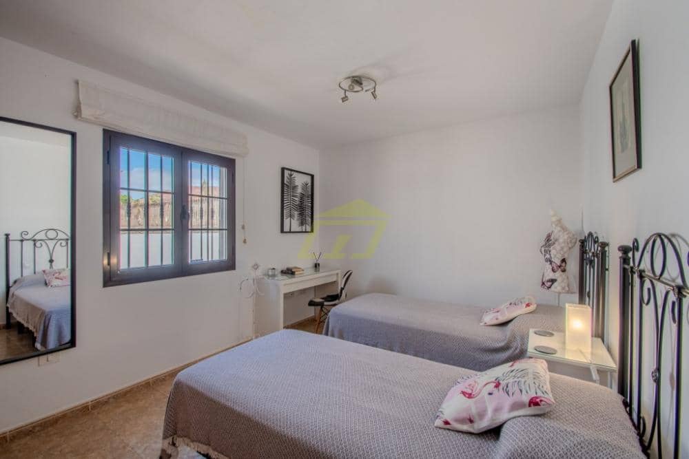 5 quarto Moradia para venda em Playa Blanca com piscina - 695 000 € (Ref: 9747549)