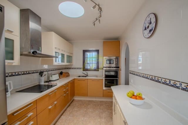 5 quarto Moradia para venda em Playa Blanca, Yaiza com piscina - 695 000 € (Ref: 9747549)