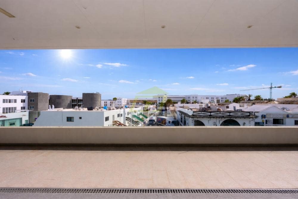 Commercial for sale in Puerto del Carmen - € 320,000 (Ref: 9747550)