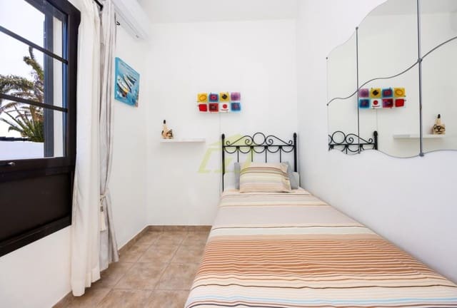 3 quarto Moradia para venda em Playa Blanca, Yaiza com piscina - 465 000 € (Ref: 9747552)