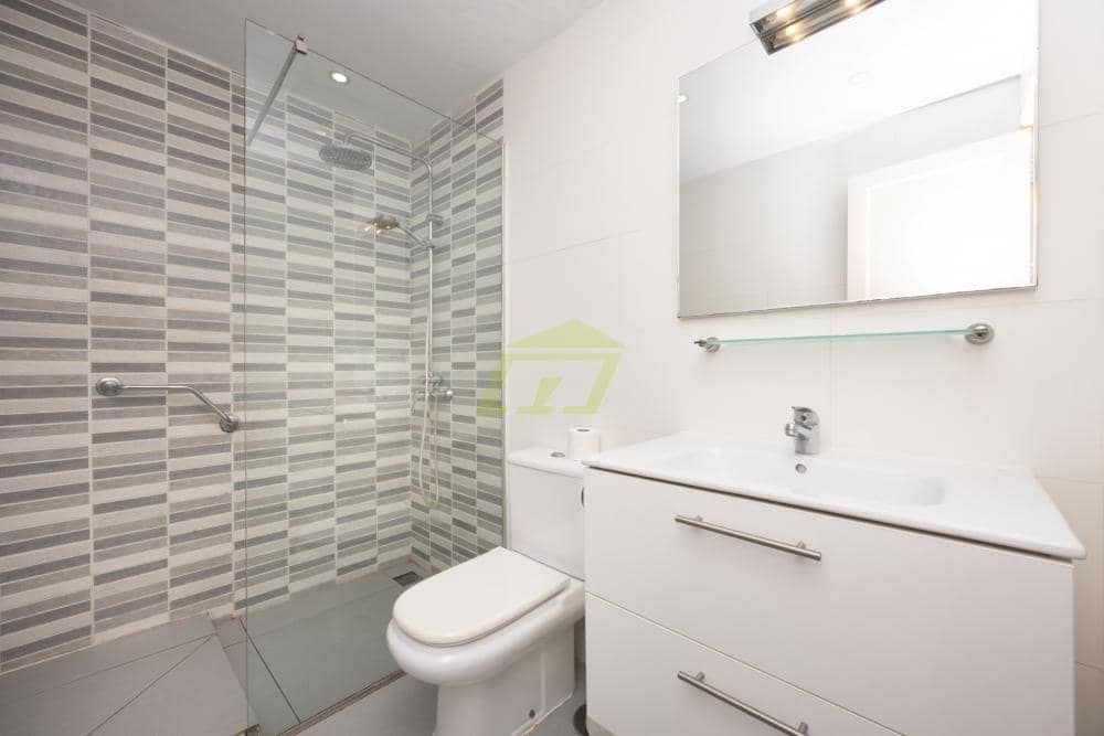 2 soveværelse Lejlighed til salg i Puerto del Carmen med swimmingpool - € 310.000 (Ref: 9758390)