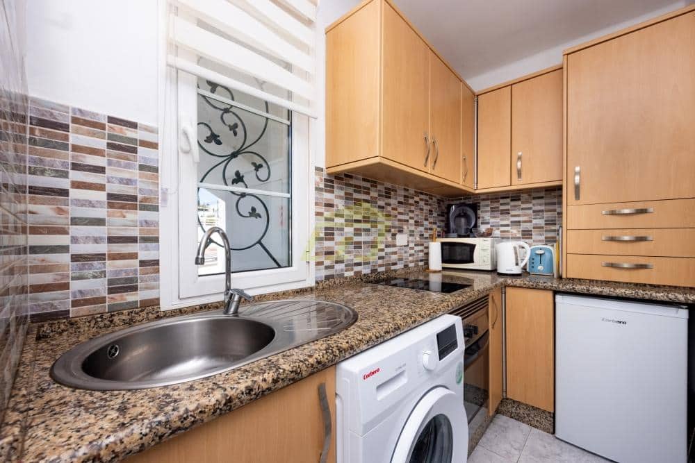 2 soveværelse Lejlighed til salg i Puerto del Carmen med swimmingpool - € 310.000 (Ref: 9758390)