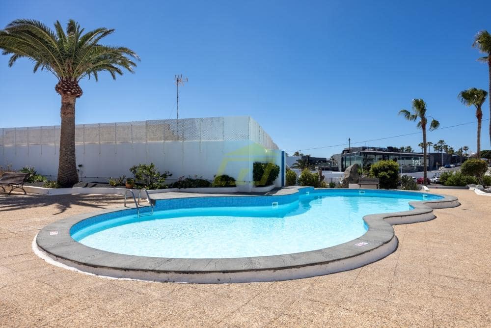 2 soveværelse Lejlighed til salg i Puerto del Carmen med swimmingpool - € 310.000 (Ref: 9758390)