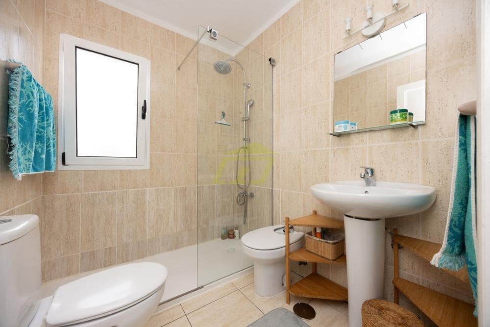 5 soveværelse Villa til salg i Playa Honda med garage - € 475.000 (Ref: 9761649)