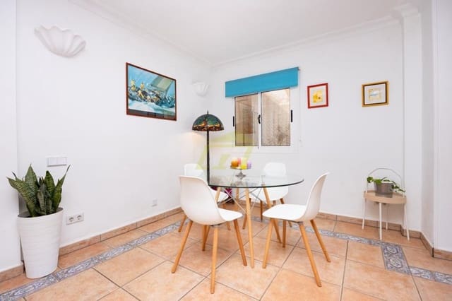 5 soveværelse Villa til salg i Playa Honda, San Bartolomé med garage - € 475.000 (Ref: 9761649)