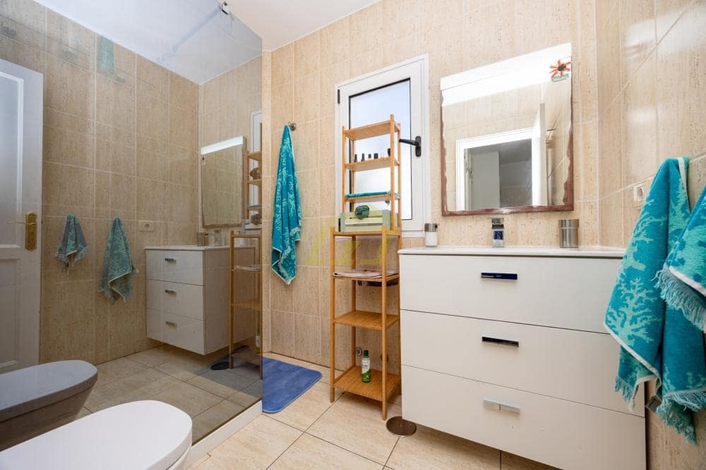 5 soveværelse Villa til salg i Playa Honda med garage - € 475.000 (Ref: 9761649)