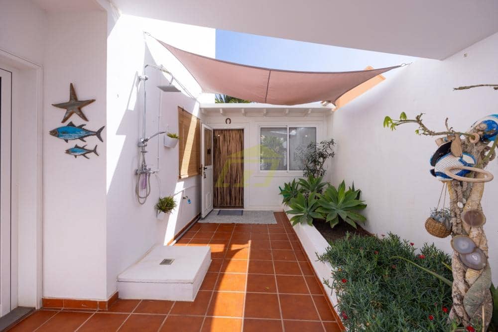 5 soveværelse Villa til salg i Playa Honda med garage - € 475.000 (Ref: 9761649)