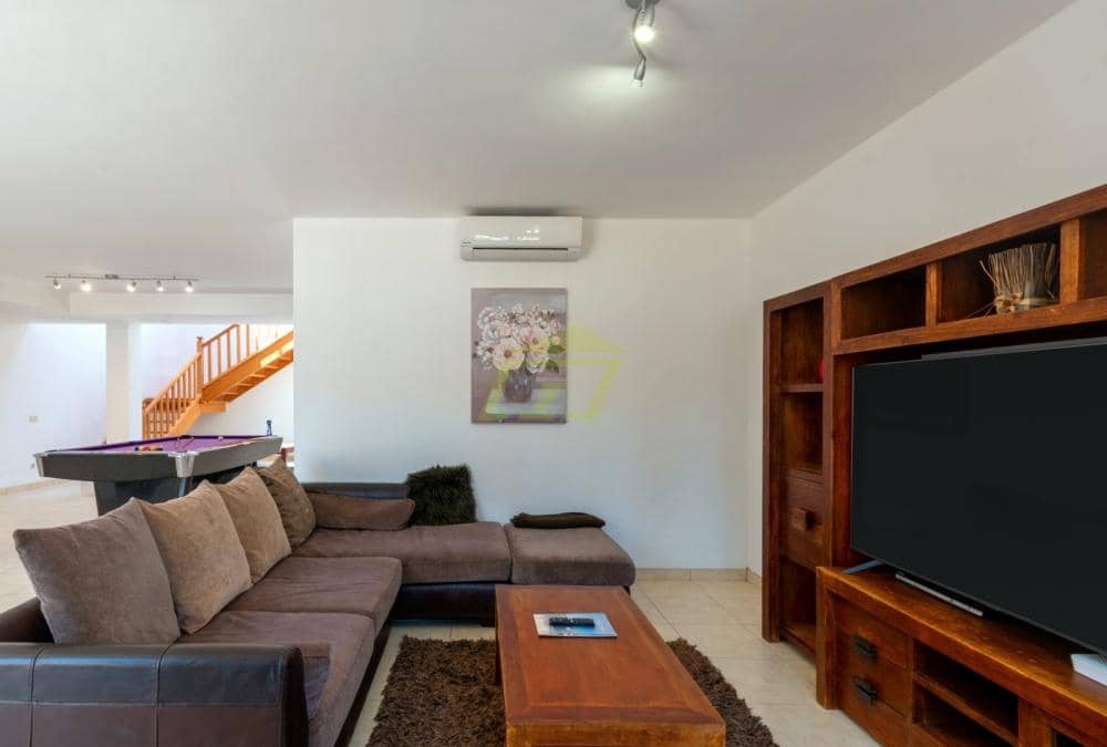 5 soveværelse Villa til salg i Playa Blanca med swimmingpool - € 750.000 (Ref: 9770244)