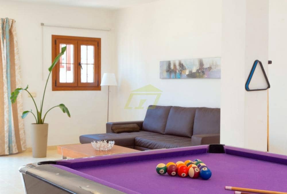 5 soveværelse Villa til salg i Playa Blanca med swimmingpool - € 750.000 (Ref: 9770244)