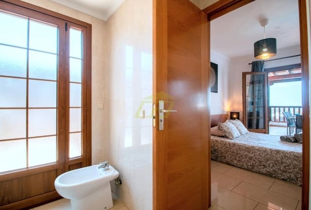 5 soveværelse Villa til salg i Playa Blanca, Yaiza med swimmingpool - € 750.000 (Ref: 9770244)