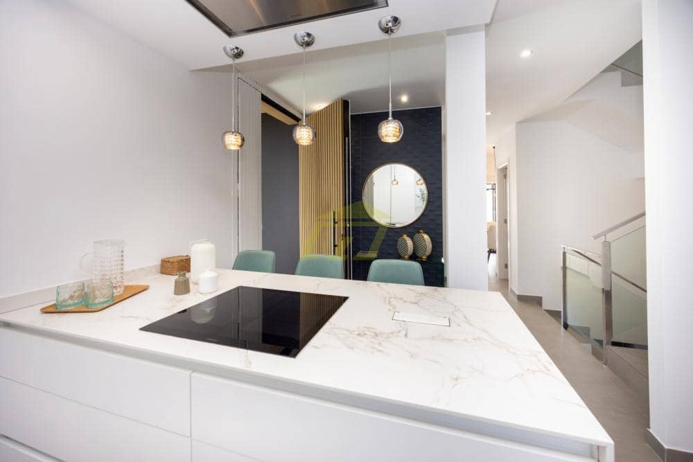 3 makuuhuone Huvila myytävänä paikassa Costa Teguise mukana uima-altaan 
autotalli - 950 000 € (Ref: 9770245)