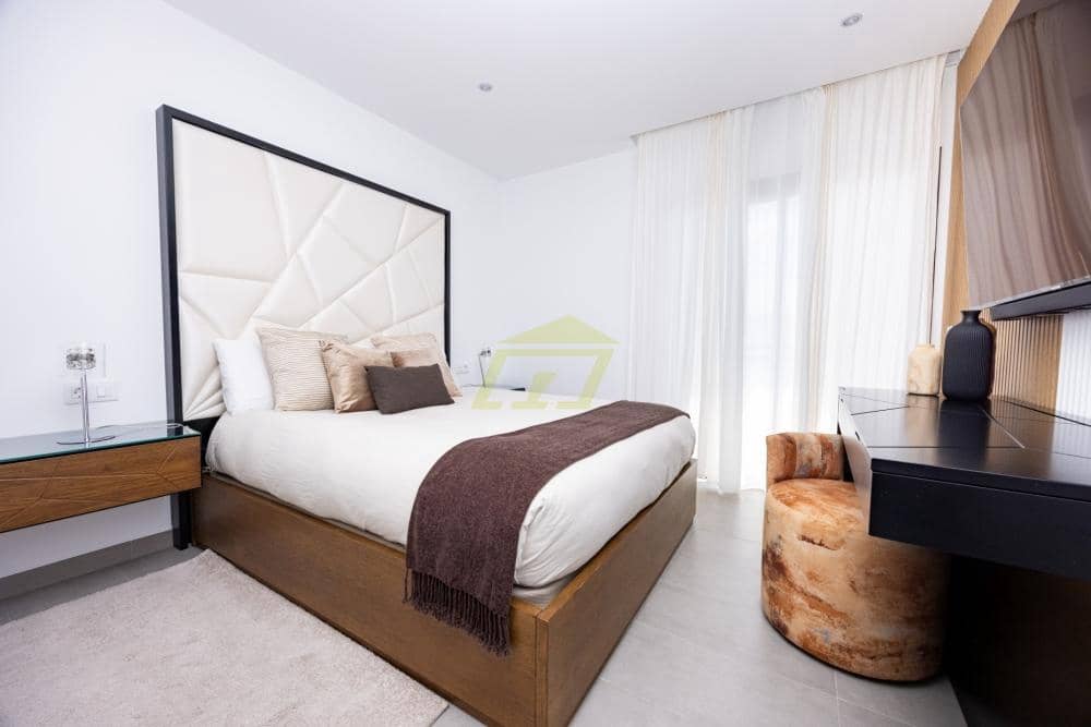 3 makuuhuone Huvila myytävänä paikassa Costa Teguise mukana uima-altaan 
autotalli - 950 000 € (Ref: 9770245)