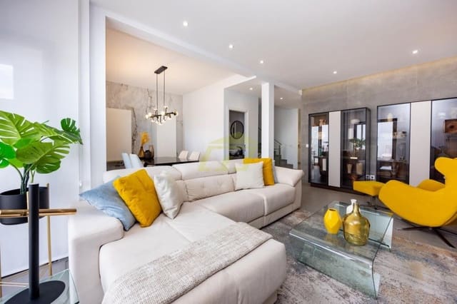 3 makuuhuone Huvila myytävänä paikassa Costa Teguise, Teguise mukana uima-altaan 
autotalli - 950 000 € (Ref: 9770245)